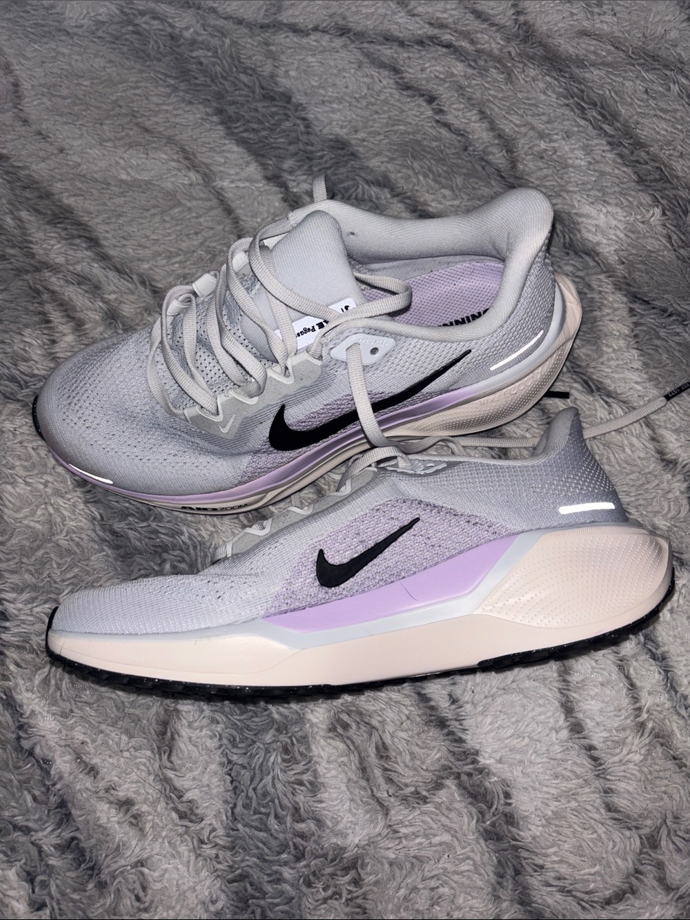 Nike Women's Light Gray & Lavender Running Sneakers AirZoom